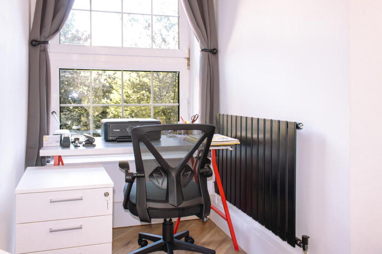 Nice 4 Bedroom Apartment Near City Centre 2-Min Walk To Metro !! Business & Family Friendly!! Londýn Exteriér fotografie