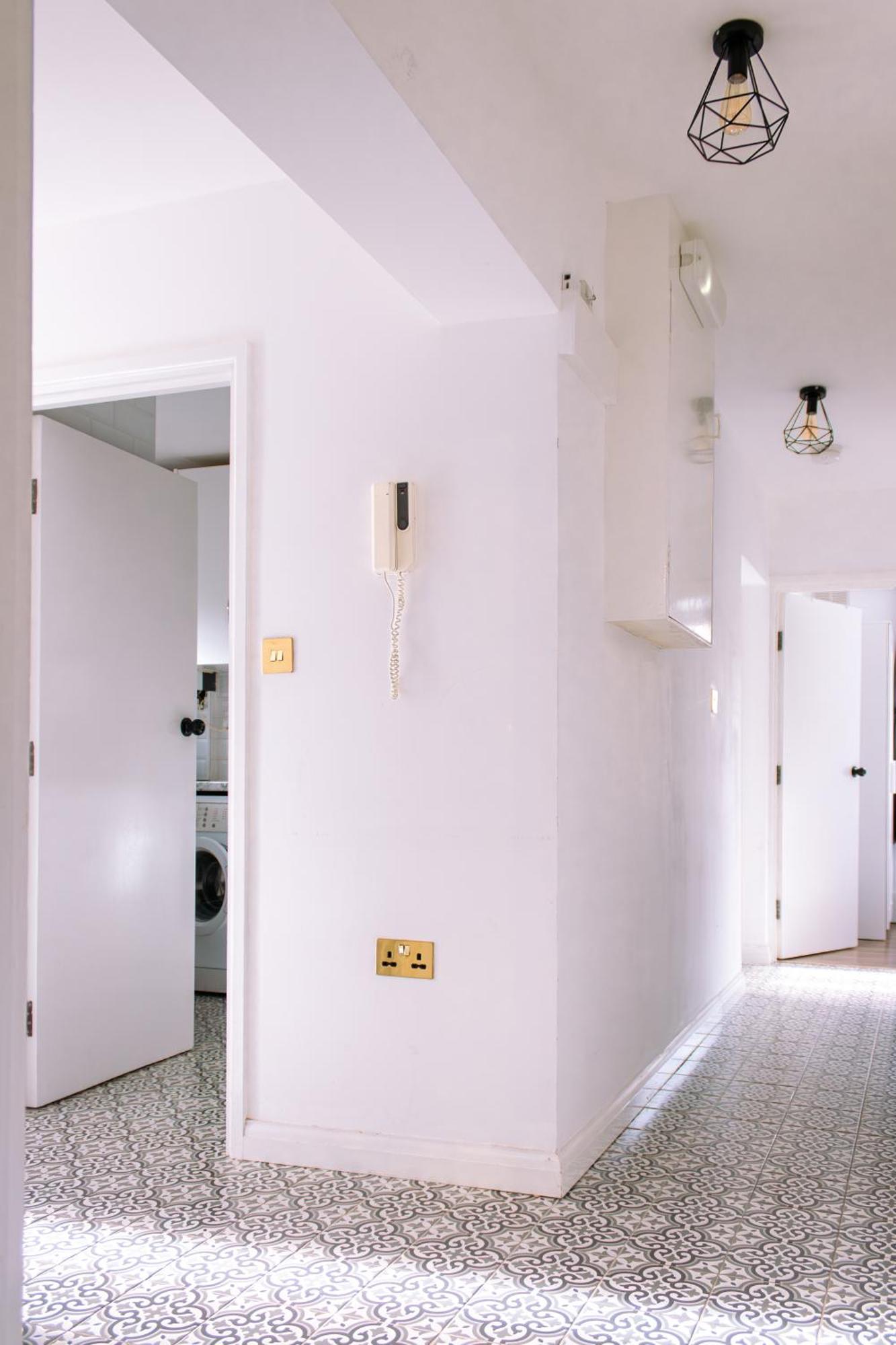 Nice 4 Bedroom Apartment Near City Centre 2-Min Walk To Metro !! Business & Family Friendly!! Londýn Exteriér fotografie